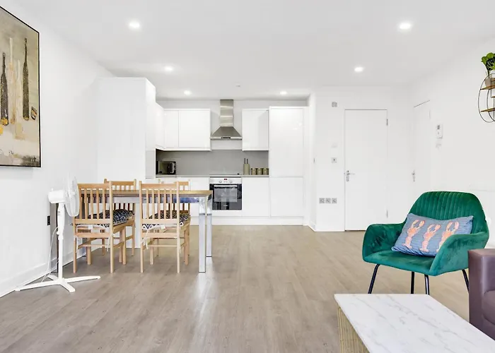 2 Bedrooms 2Baths 3Toilets Near Excel City Airport O2 Sleeps Up To 5