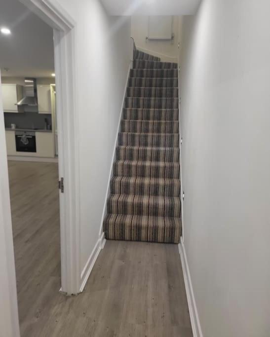 2 Bedrooms 2baths 3toilets Near Excel City Airport O2 Sleeps Up To 5 * Londra