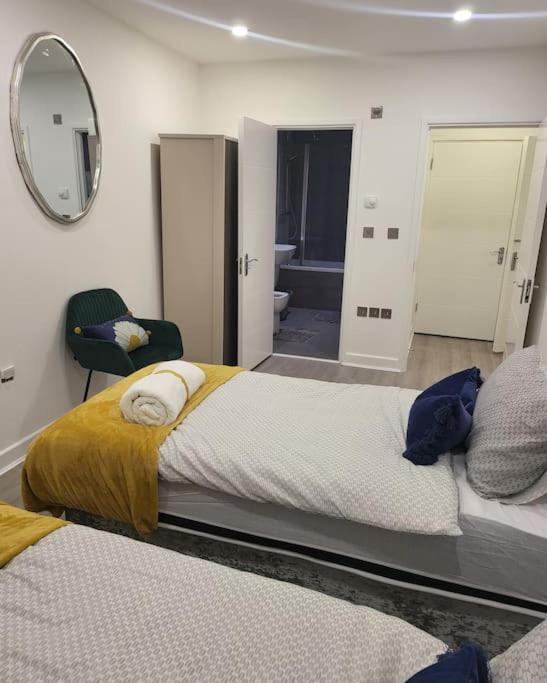 2 Bedrooms 2baths 3toilets Near Excel City Airport O2 Sleeps Up To 5 Appartamento *