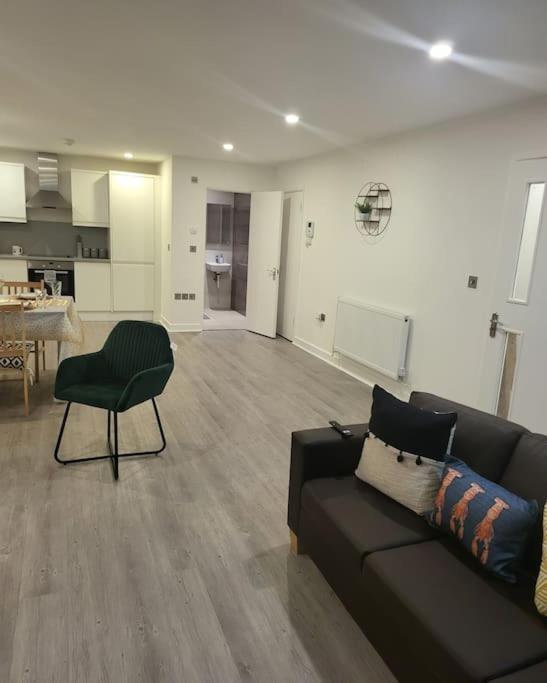 2 Bedrooms 2baths 3toilets Near Excel City Airport O2 Sleeps Up To 5 Appartamento Londra