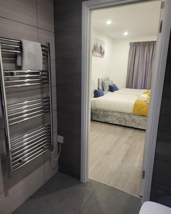 2 Bedrooms 2baths 3toilets Near Excel City Airport O2 Sleeps Up To 5 Appartamento *