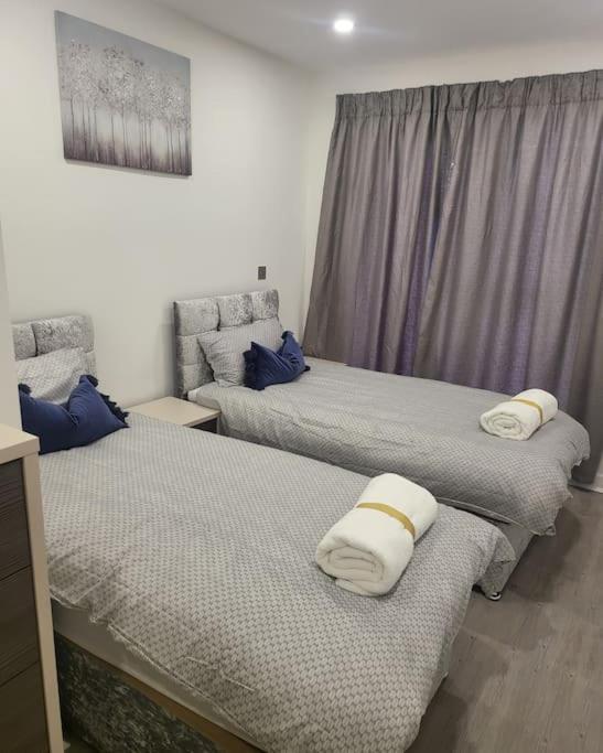 2 Bedrooms 2baths 3toilets Near Excel City Airport O2 Sleeps Up To 5 * Londra