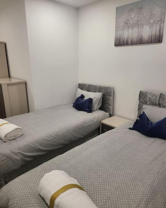 2 Bedrooms 2baths 3toilets Near Excel City Airport O2 Sleeps Up To 5 Appartamento