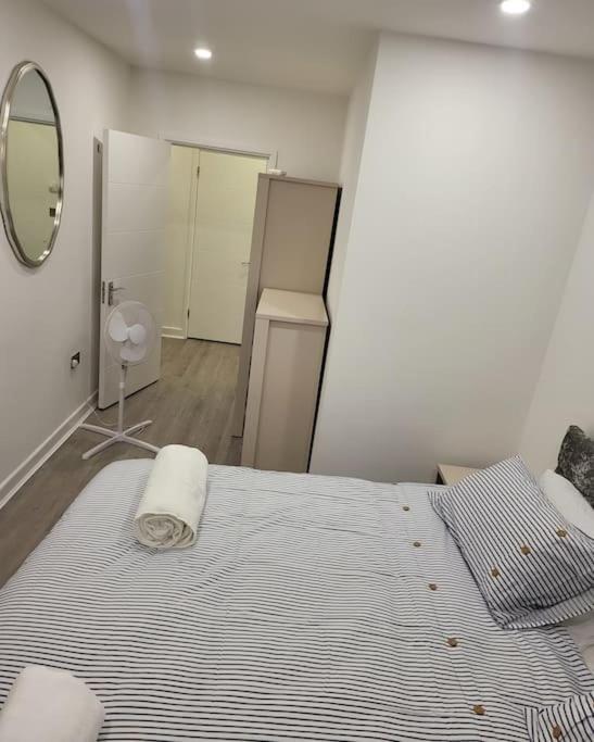 2 Bedrooms 2baths 3toilets Near Excel City Airport O2 Sleeps Up To 5 Appartamento Londra