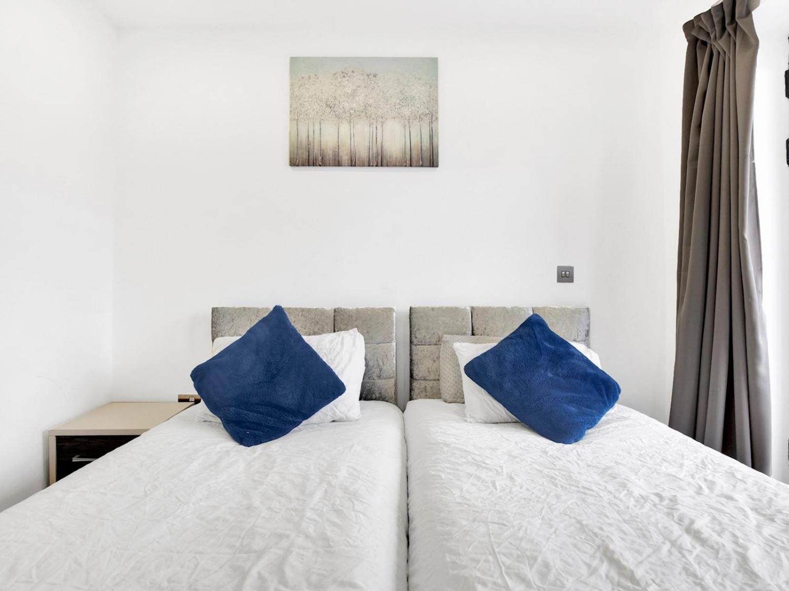 2 Bedrooms 2baths 3toilets Near Excel City Airport O2 Sleeps Up To 5 Appartamento