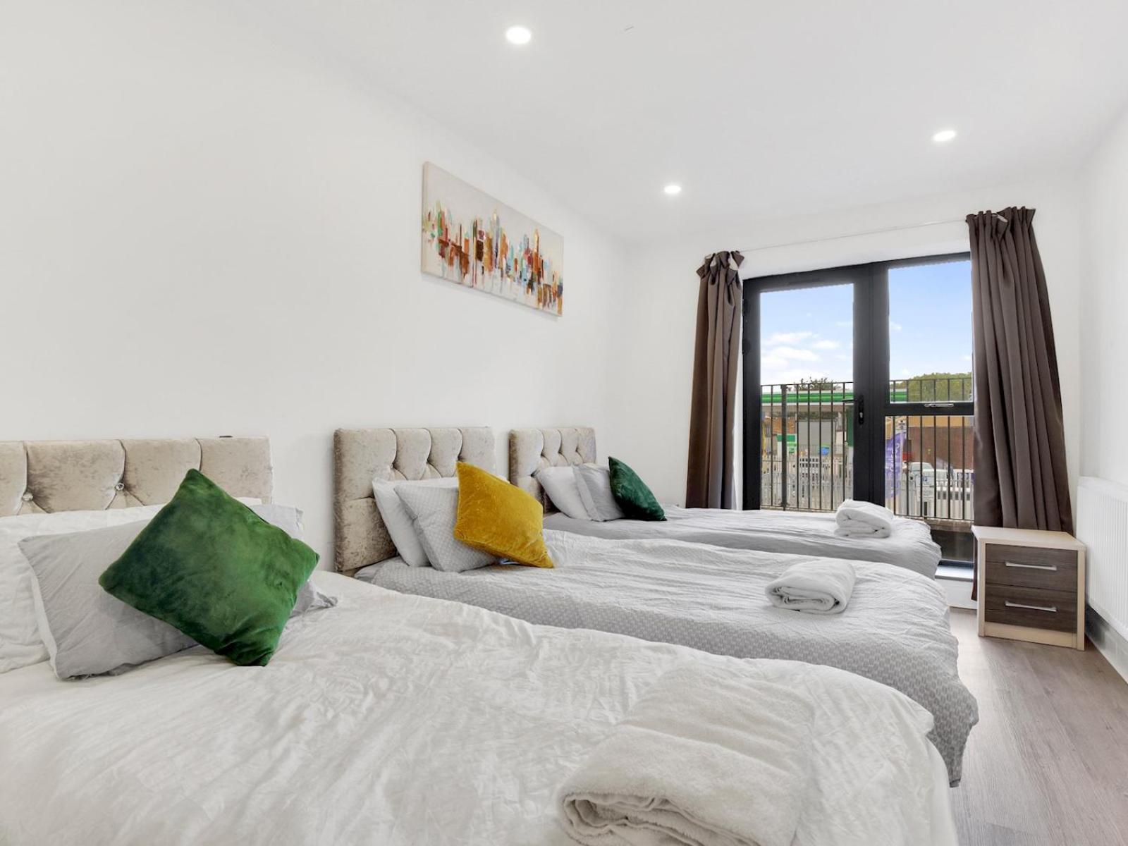 2 Bedrooms 2baths 3toilets Near Excel City Airport O2 Sleeps Up To 5 * Londra