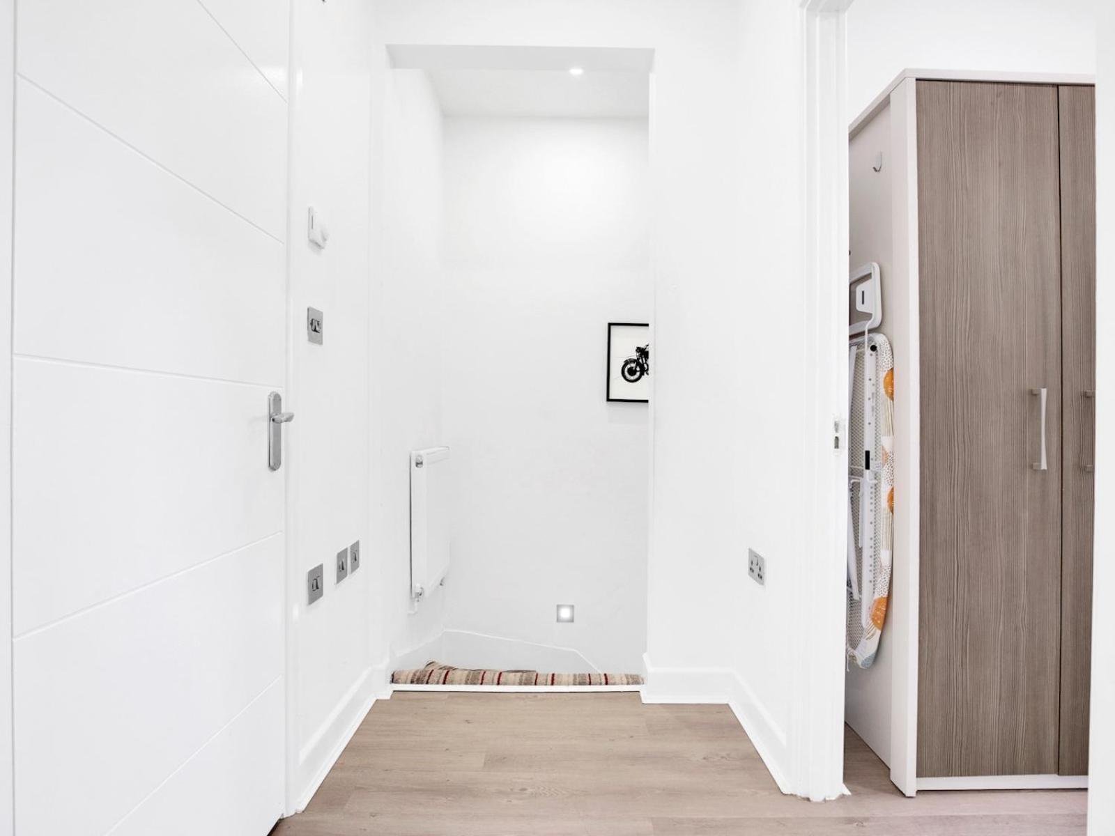 2 Bedrooms 2baths 3toilets Near Excel City Airport O2 Sleeps Up To 5